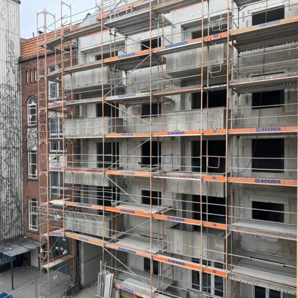 overtec_Bruestung_auf_Betonfertigteil_Fassade_in_Berlin
