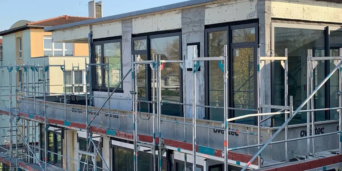 Glass balustrade design for balcony safety and modern architecture