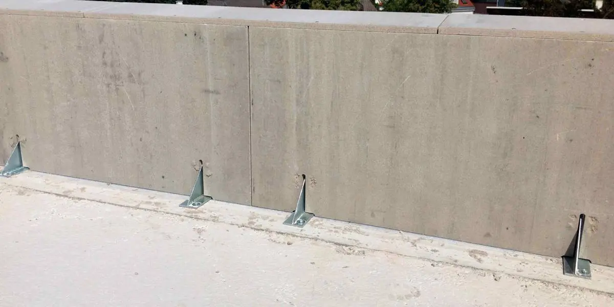 Modern concrete parapet walls installed on flat roof building