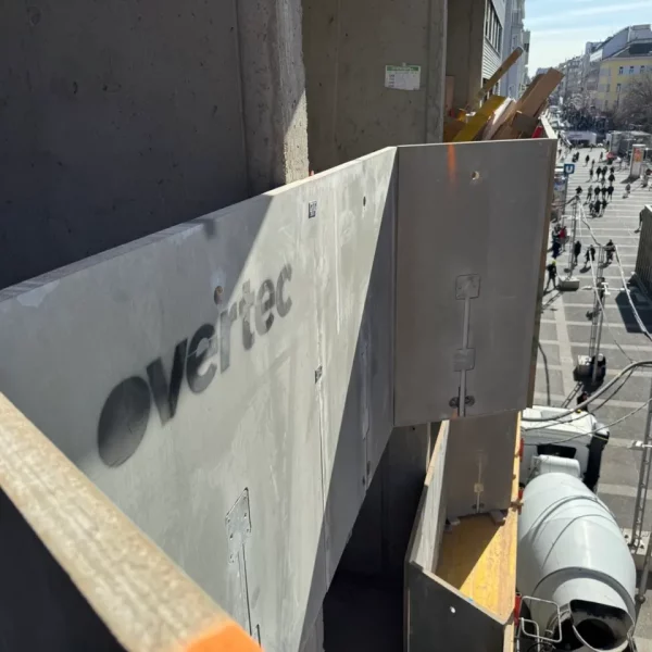 overtec_Bruestung_auf_Betonfertigteil_45Grad-Ausbildung_Ausseneck