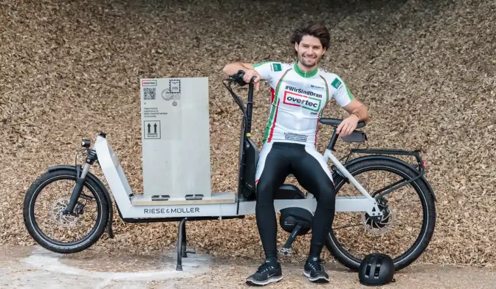 Overtec Markenpräsenz mit Lastenrad für nachhaltige Mobilität.
